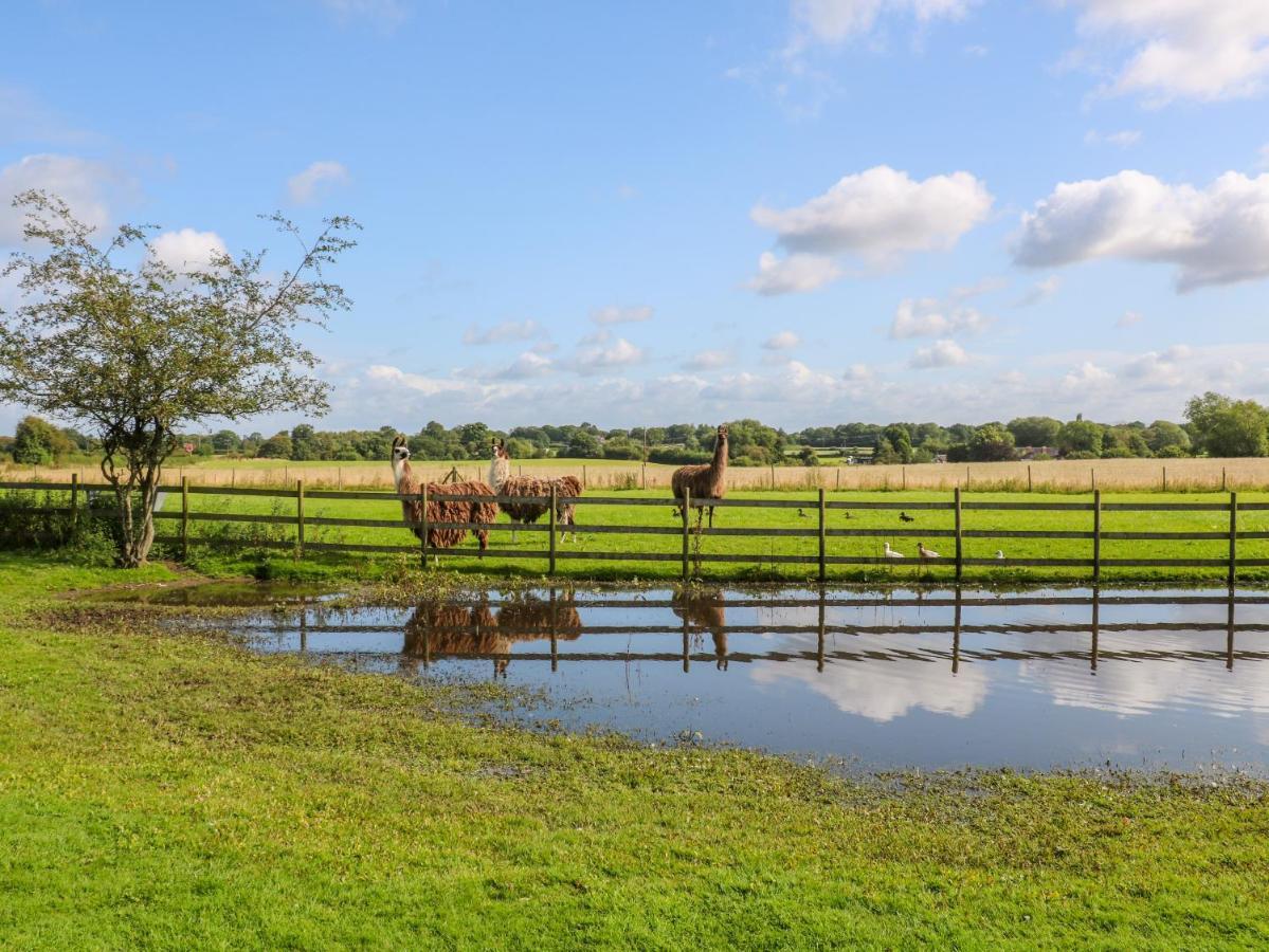 Chequer Stable Villa Brereton Bagian luar foto
