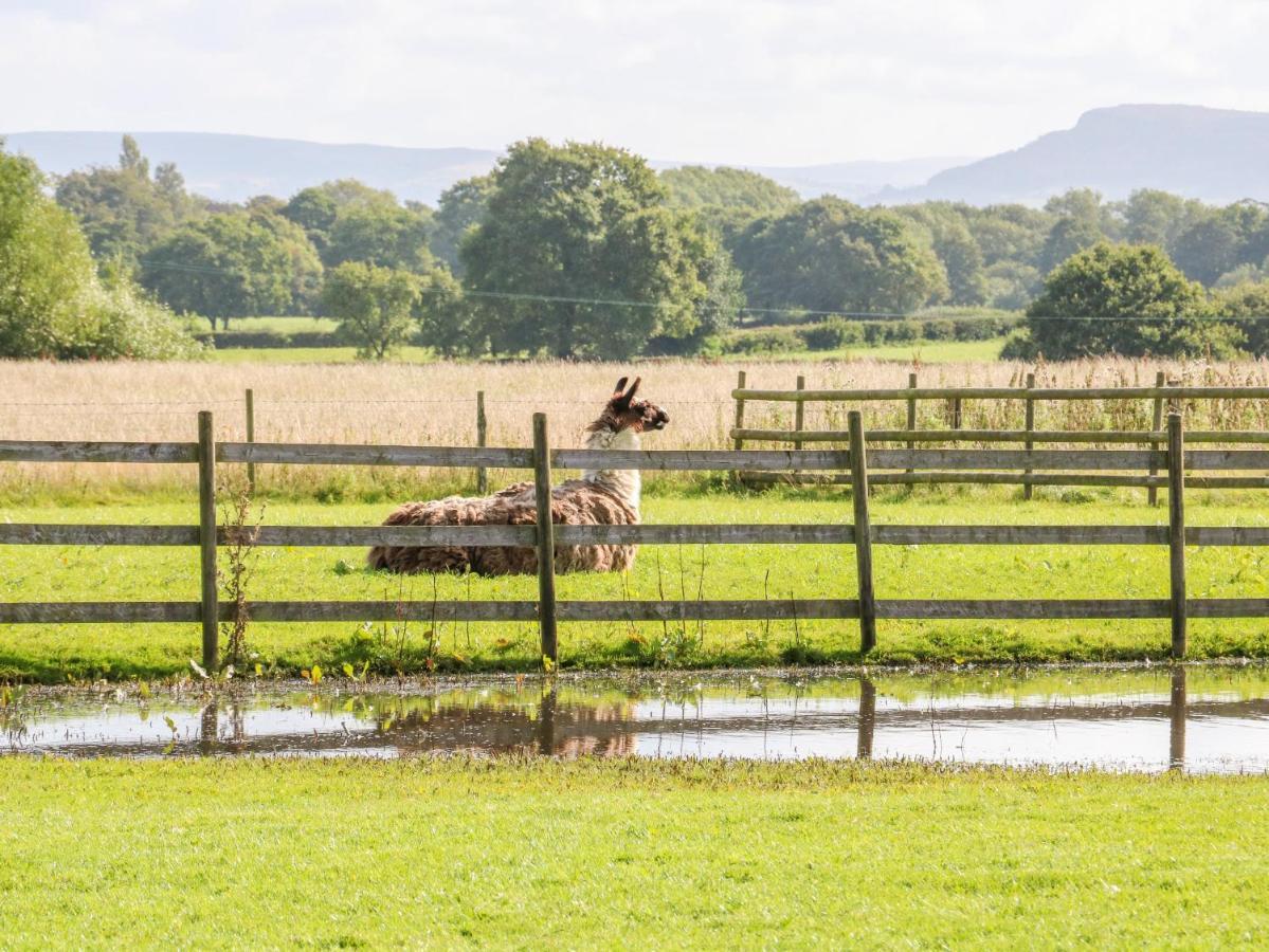 Chequer Stable Villa Brereton Bagian luar foto